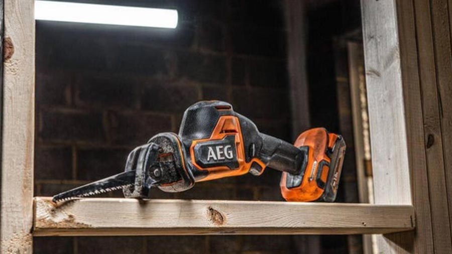 scie sabre sans fil BUS18SBL-0 Subcompact AEG scie sabre sans fil BUS18SBL-0 Subcompact AEG